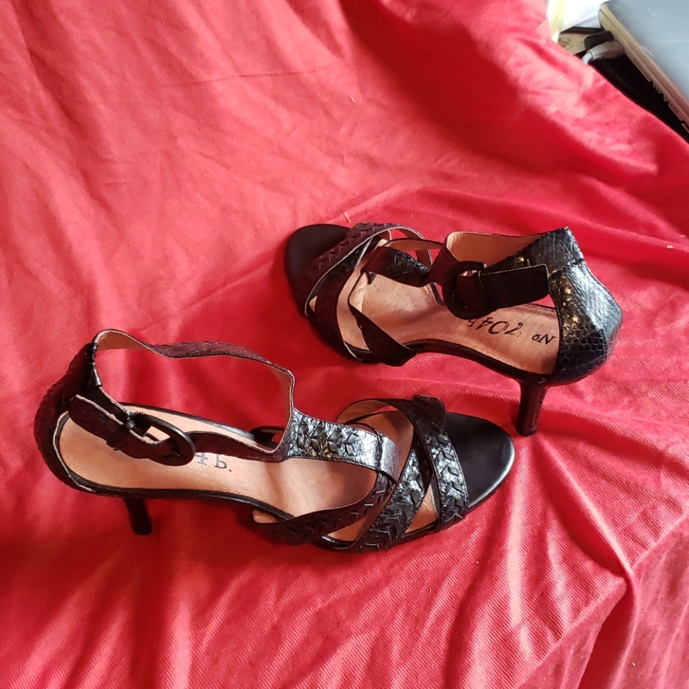 No 704b. Sandals